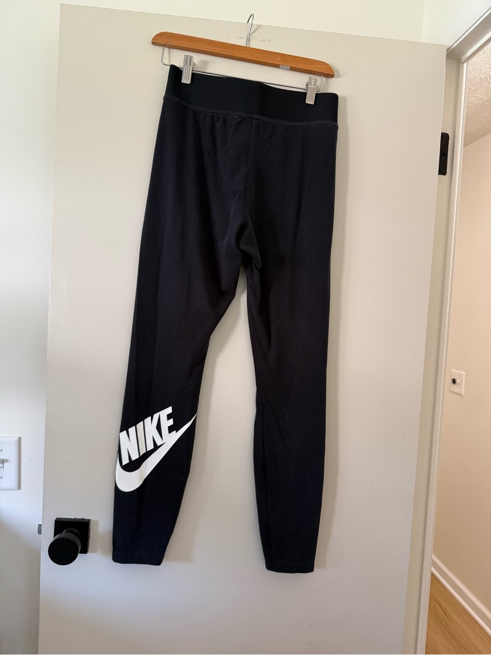 Nike women’s Black Logo Leggings